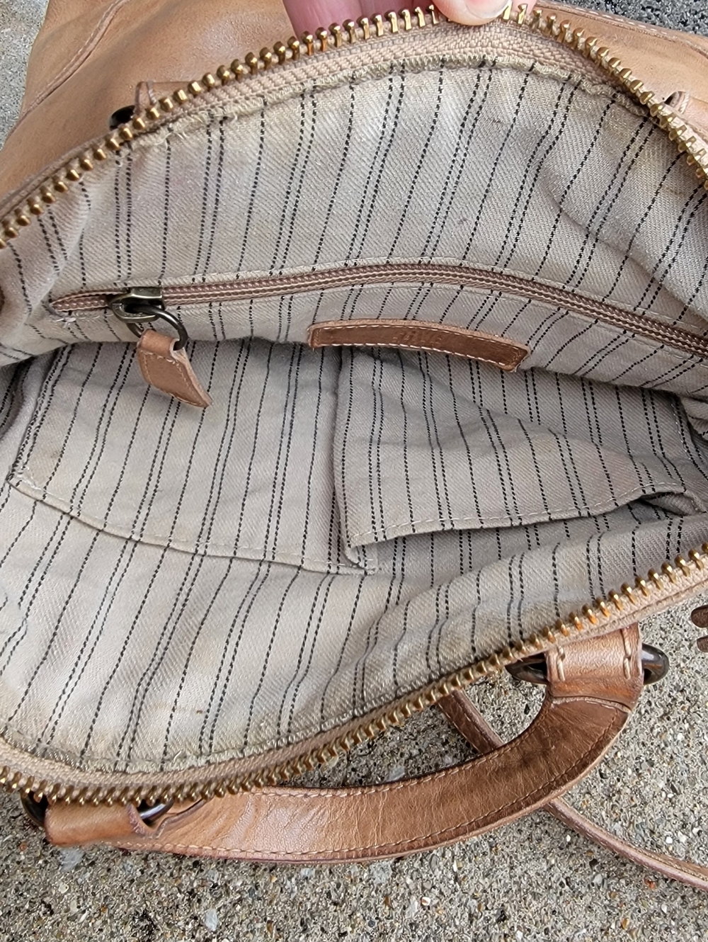 Frye Melissa Distressed Beige Leather Small Tote Crossbody - Picture 13 of 16